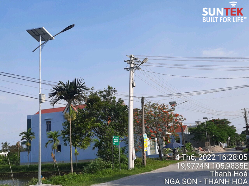 Đèn tích hợp bộ cảm biến ánh sáng, tự động sáng đèn khi trời tối và tắt đèn khi trời sáng